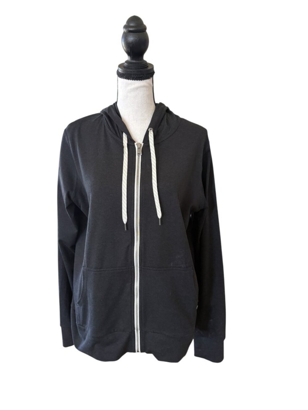 Vuori Halo Performance Hoodie Lightweight Stretch Hoodie Full Zip Size Large